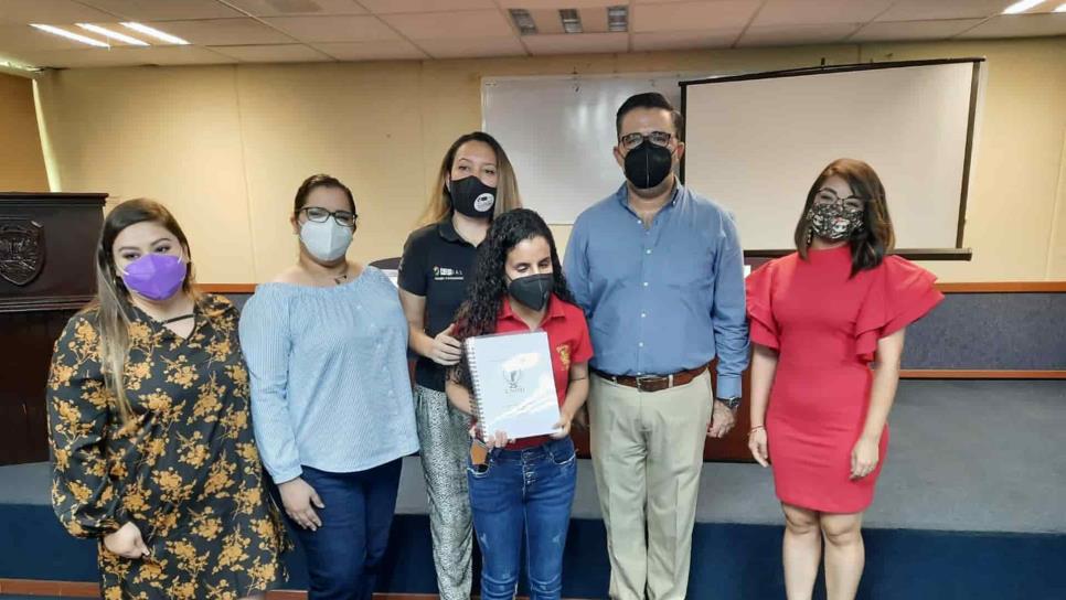 Entregan libro en braile para la Facultad de Derecho de la UAS en