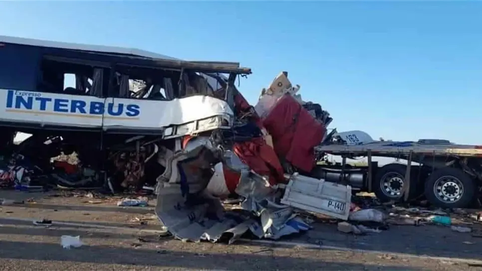 Camionazo en Sonora deja 16 muertos y 22 heridos