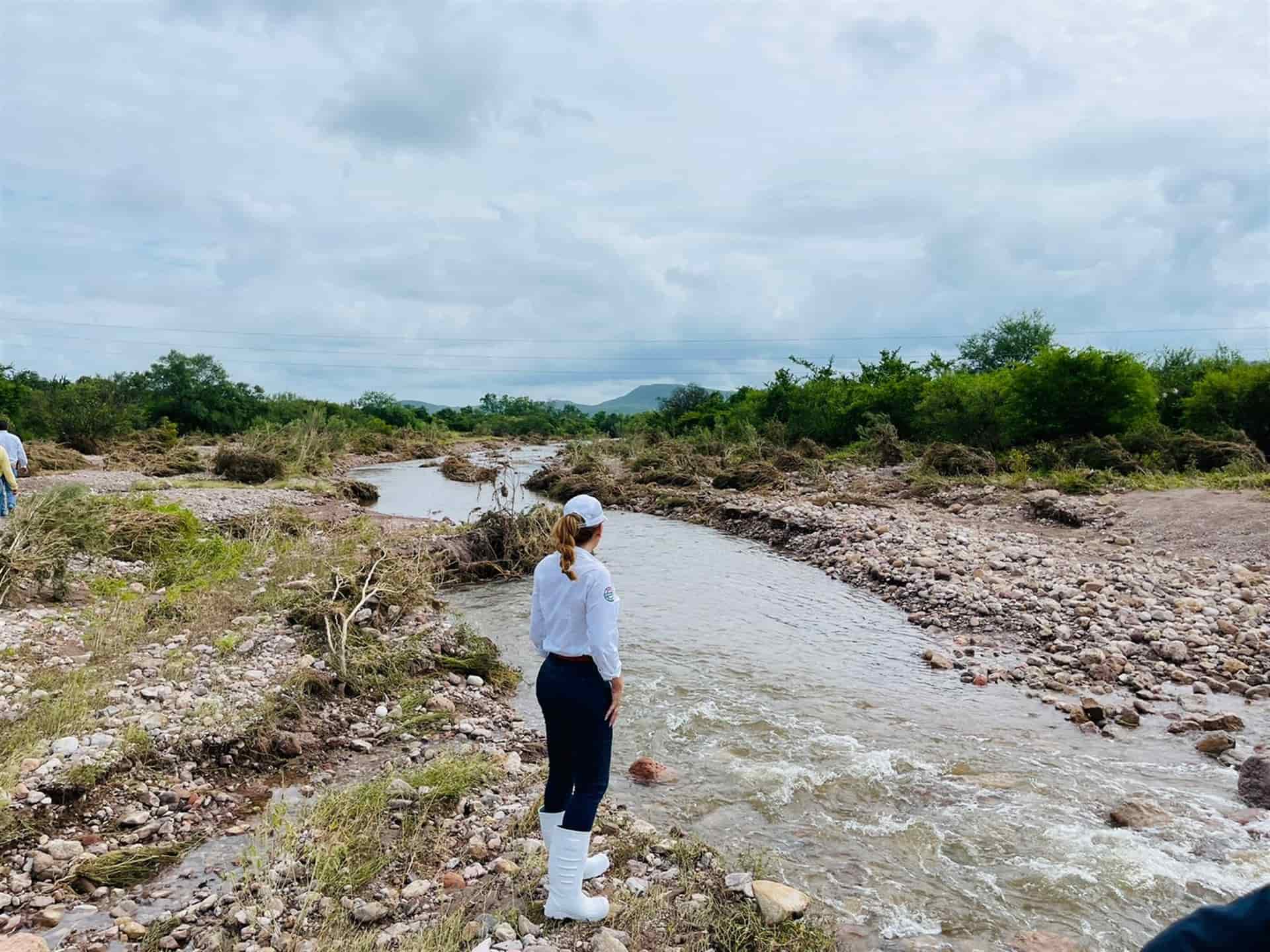Totalmente incomunicadas cientos de familias en El Fuerte por lluvias