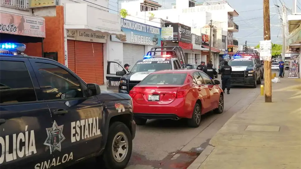 Tras persecución, detienen a pareja de asaltantes en El Mercadito de Culiacán
