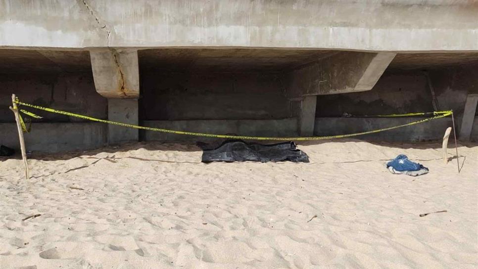 Salvavidas sacan cuerpo sin vida del mar de Mazatlán