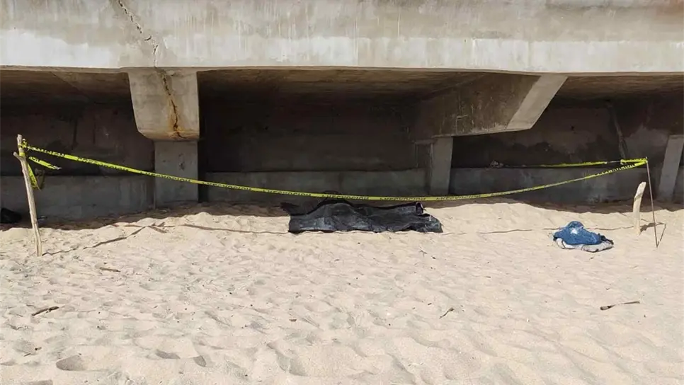 Salvavidas sacan cuerpo sin vida del mar de Mazatlán