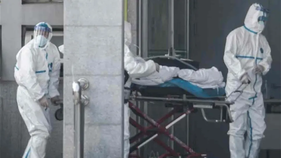 Hombre con Covid se lanza de un cuarto piso en Puebla