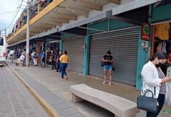 Hace mella falta de agua en el comercio en Mazatlán