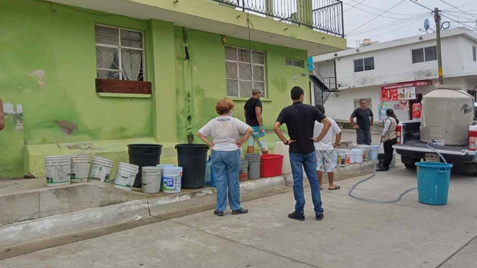 Llevan agua a colonias Benito Juárez y Francisco Villa, en Mazatlán