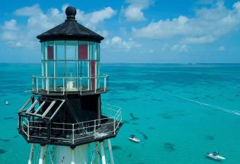 Salvan histórico faro de los Cayos de Florida de 150 años