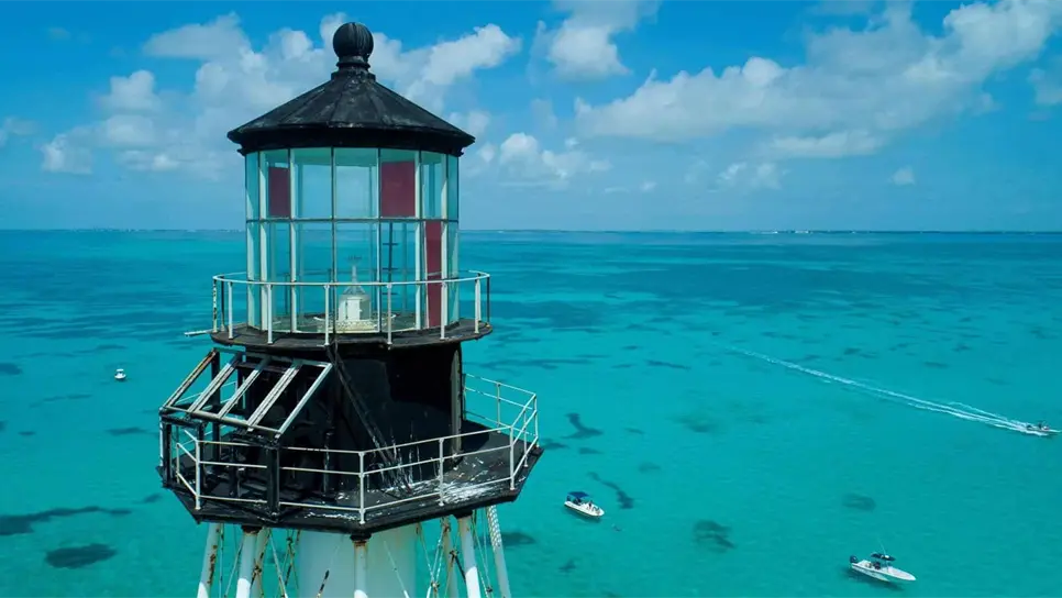 Salvan histórico faro de los Cayos de Florida de 150 años