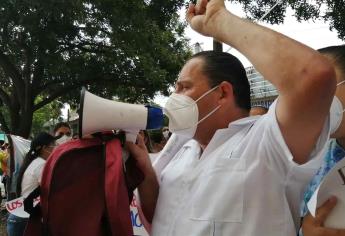 Se manifiesta personal de Salud previo a llegada de AMLO en Culiacán