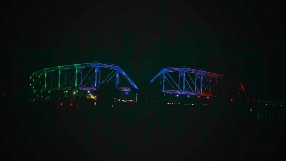 Visten de colores el Puente Negro de Culiacán