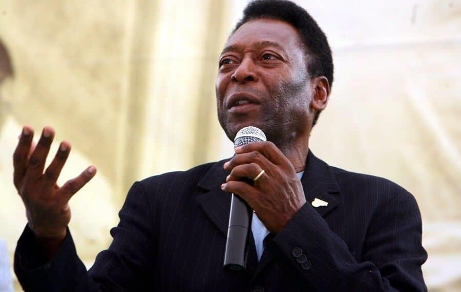 Pelé se recupera de su intervención quirúrgica