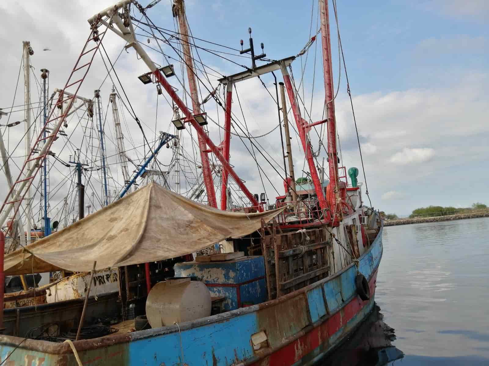 El 30 % de la flota de altamar en Sinaloa podría no salir este año