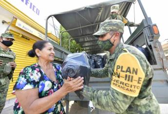 Llegan apoyos federales a damnificados mazatlecos 