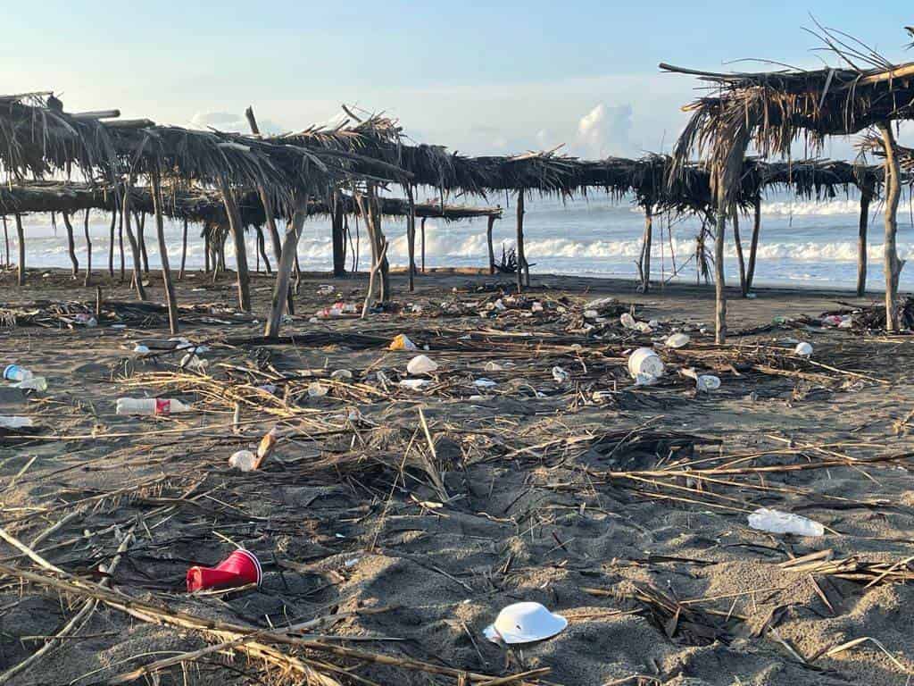 Sacan toneladas de basura en playa Ponce