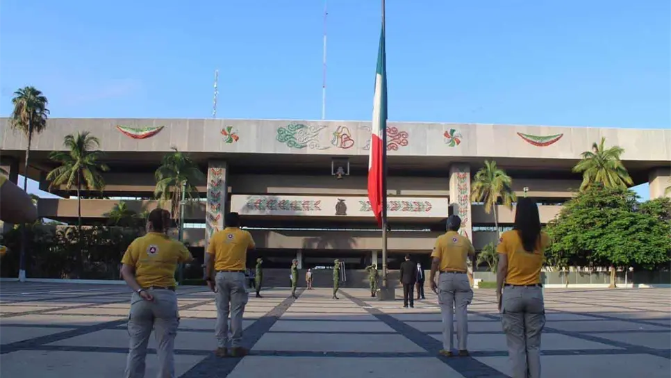 Con izamiento Protección Civil Sinaloa conmemora a las víctimas de los sismos de 1985 y 2017