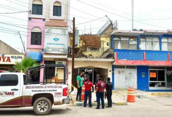 Colapsa techo de un edificio en el Centro de Los Mochis