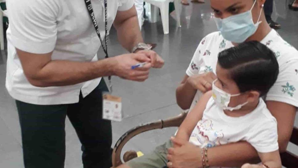 Activa IMSS módulo en Mazatlán para vacunar a niños menores de 8 años