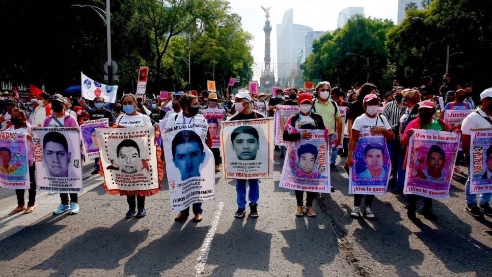 Presidente de México promete resolver este año el caso Ayotzinapa
