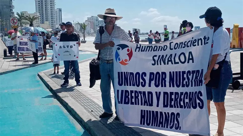 Colectivo se manifiesta en contra de que se requiera vacuna Covid para actividades presenciales