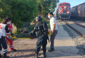 Adulto mayor se atora en los rieles y tren le amputa una pierna