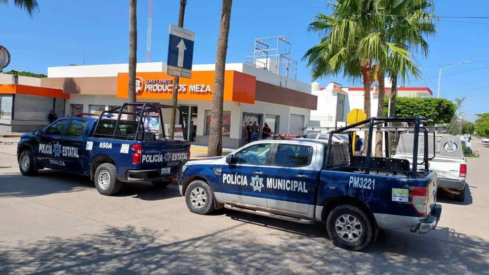 Asaltantes desarman a policías pero estos forcejean y frustran robo