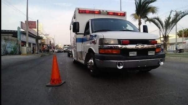 Le cae placa de mármol encima y muere horas después en hospital de Mazatlán