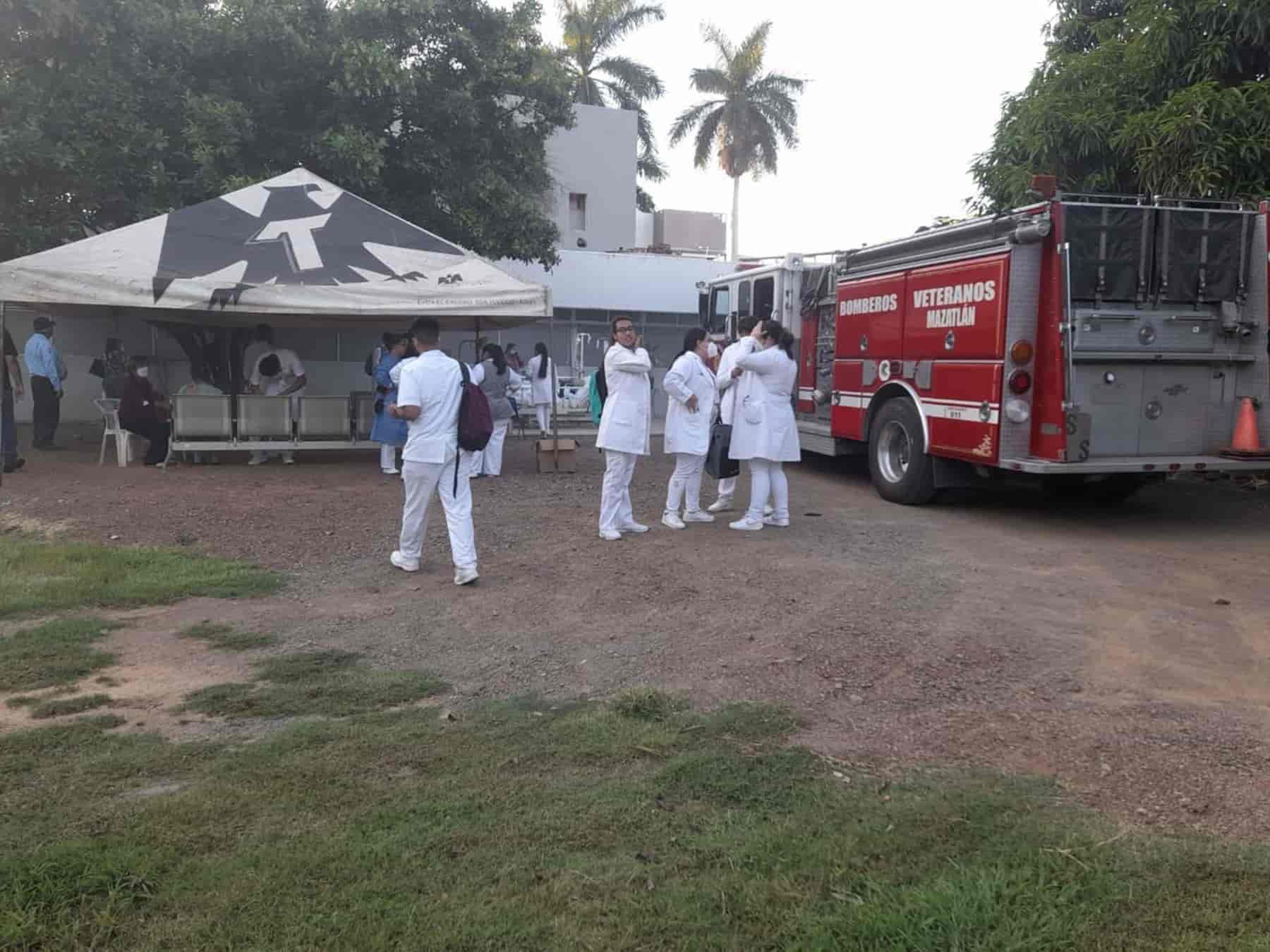 Un conato de incendio provocó la movilización de  los cuerpos de auxilio en Mazatlán. FOTO: Cortesía.