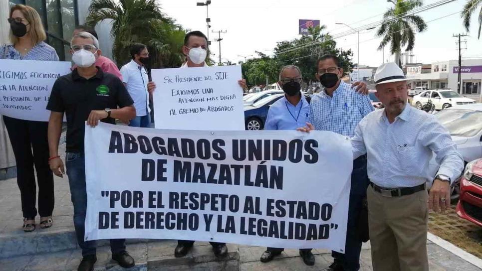 Abogados señalan burocracia y malos tratos en juzgados familiares de Mazatlán