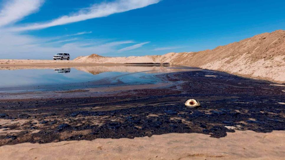 Un gran vertido de crudo golpea las playas del sur de California