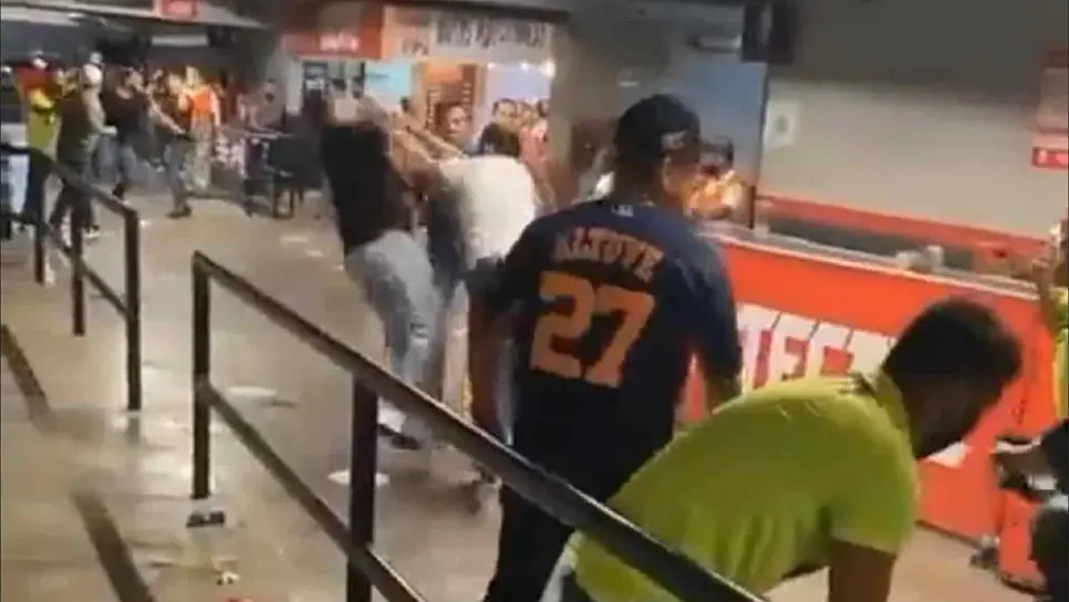 Se arma trifulca en el estadio de Sultanes de Monterrey