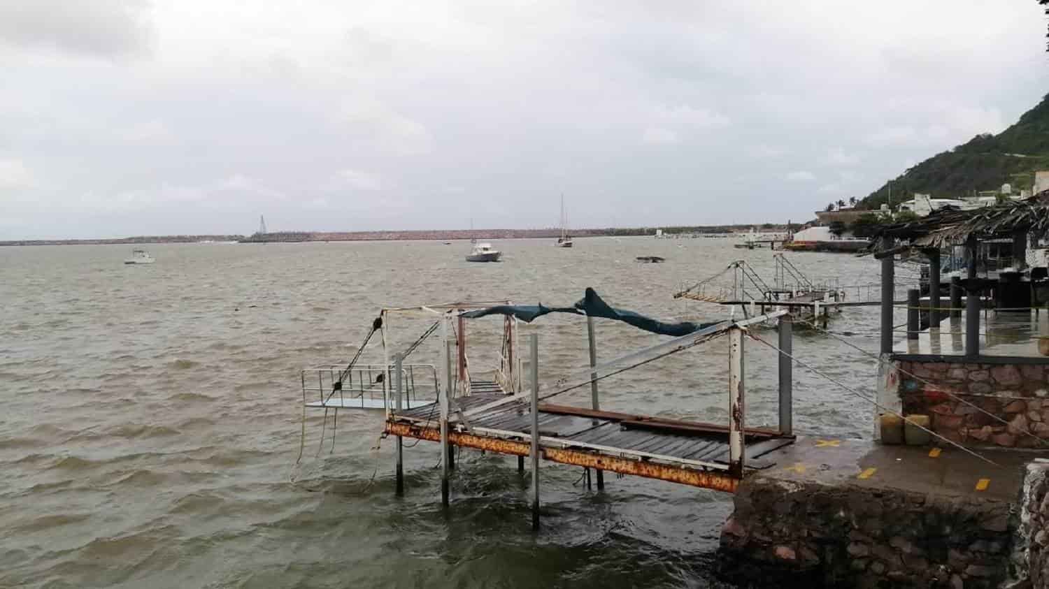 Llaman a asegurar embarcaciones ante amenaza de huracán en Mazatlán