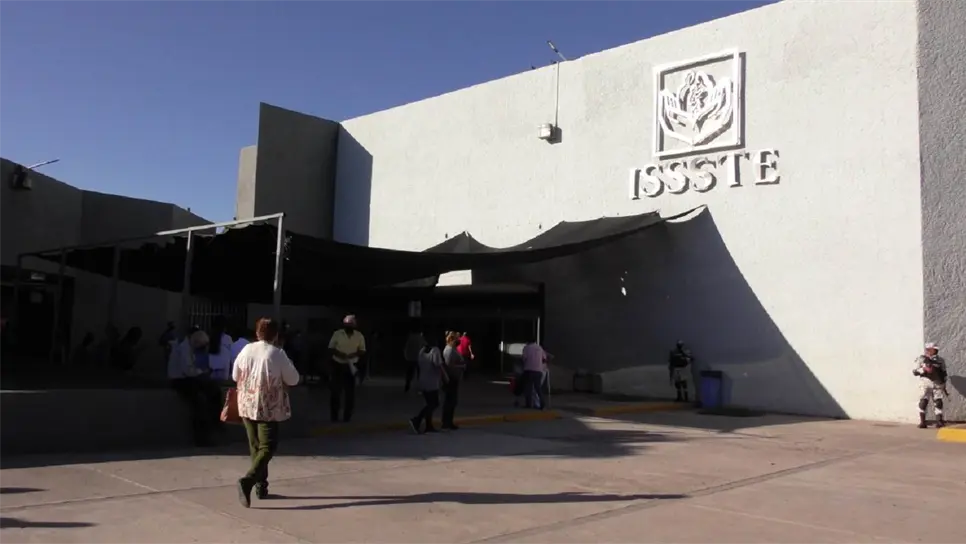 Protestan afiliados al ISSSTE por la falta de medicamentos