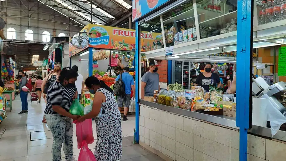 Por alerta de ciclón, mazatlecos se adelantan a comprar víveres