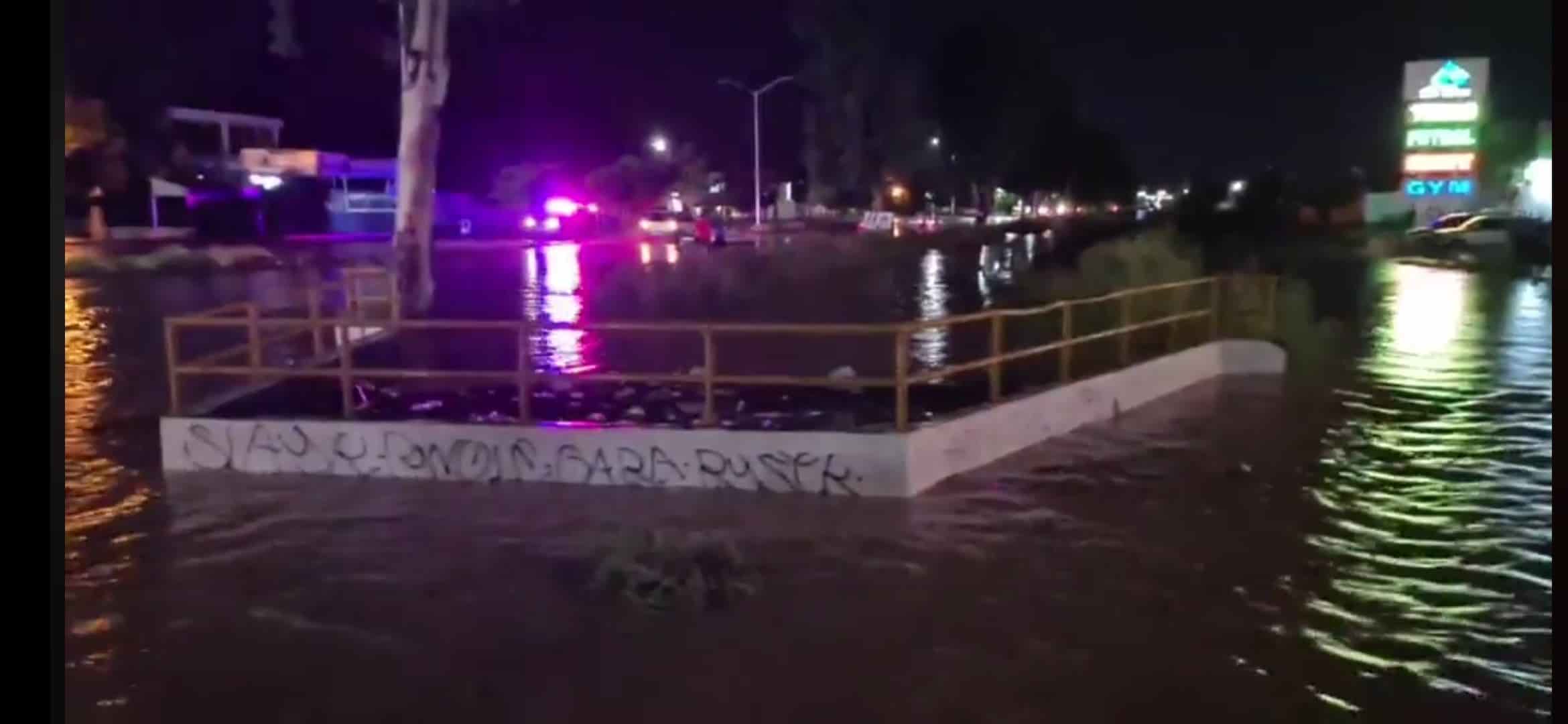 Se desborda dren en Los Mochis