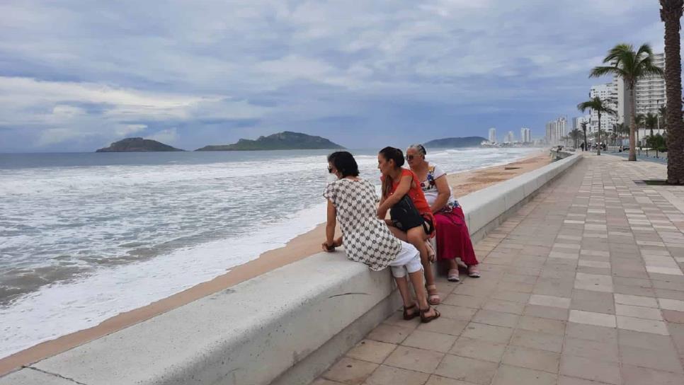 Posible huracán en el Pacífico está lejos de Sinaloa, no hay alerta: gobernador