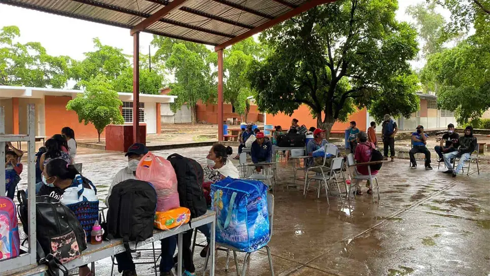 Dan luz verde a refugiados en Elota, ya pueden salir de los albergues