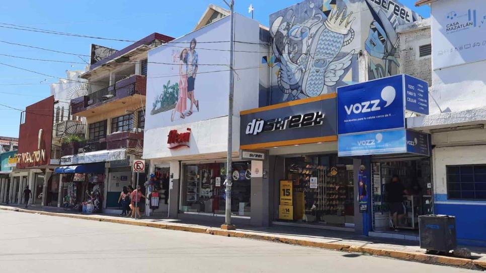 Detectan a comerciantes de Mazatlán colgados de «diablitos» en mediadores de la CFE