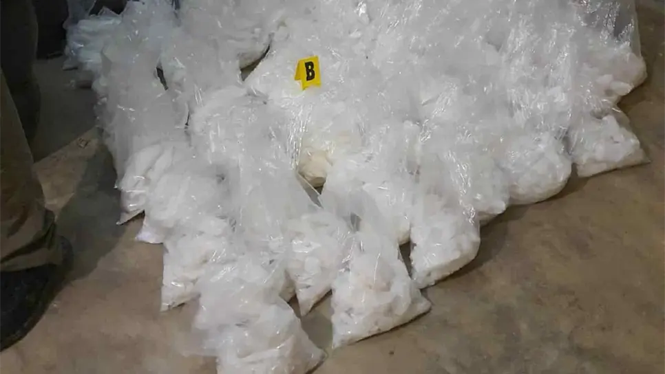 Realizan millonario decomiso de metanfetamina en Culiacán