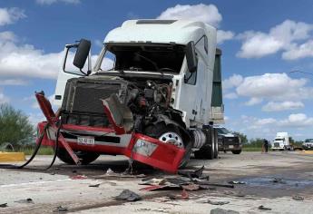 Choca tráiler y pipa en la carretera Los Mochis -Topolobampo