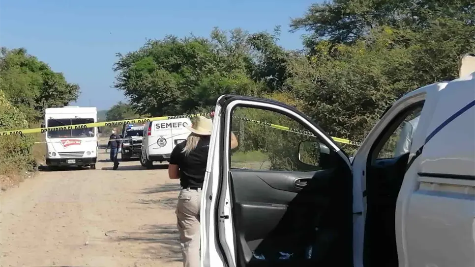 Localizan a joven ejecutado en camino que conduce a Ayuné, Culiacán