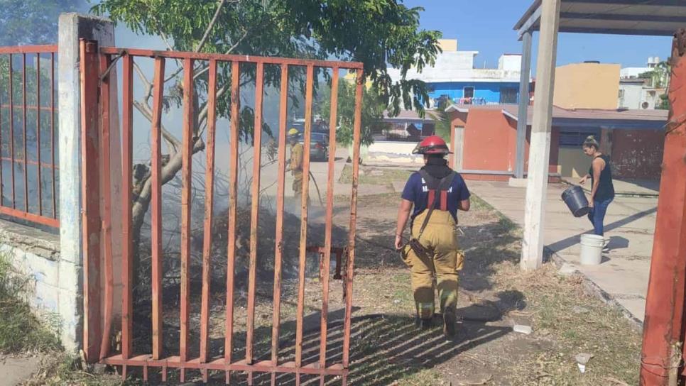 Piden bomberos no quemar basura ni árboles en escuelas