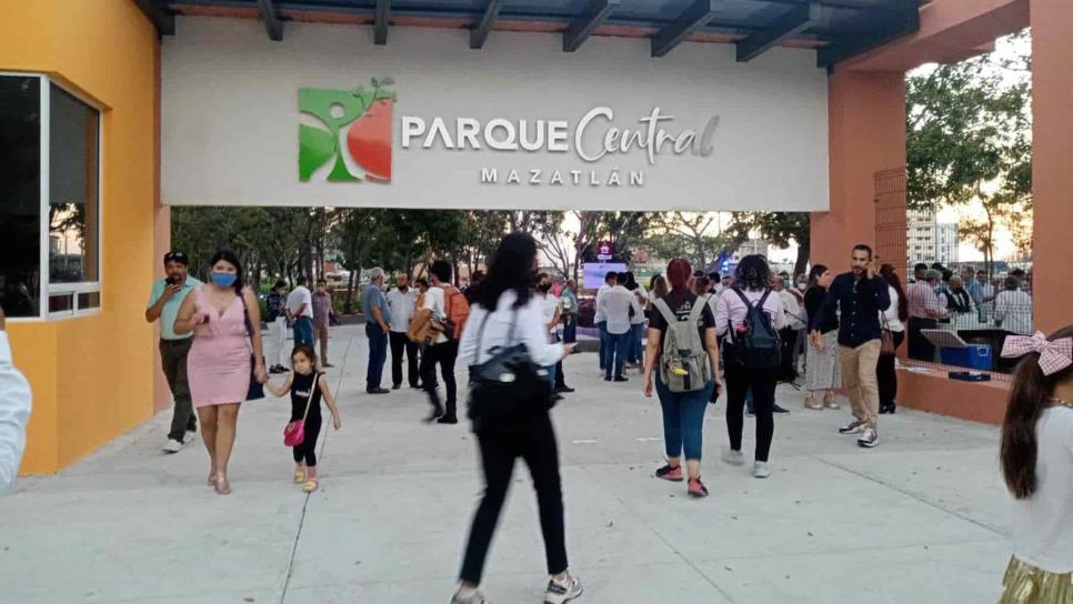 Inaugura el gobernador Quirino Ordaz Parque Central y la Sala del Acuario