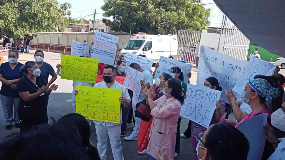 Se manifiestan trabajadores del ISSSSTE en Culiacán