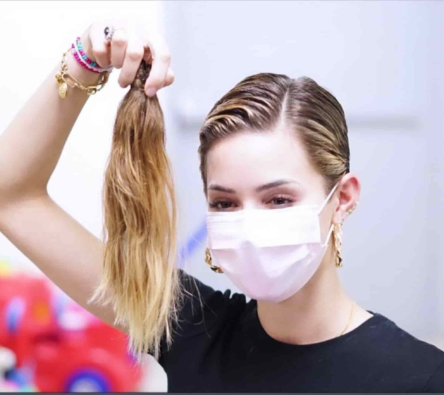 Mariana Rodríguez se corta el cabello por un niño con cáncer