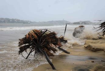 «Rick» sigue como huracán categoría 1 y avanza por las costas del sur de México