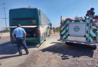 Incendio en un camión de pasajeros moviliza a Bomberos