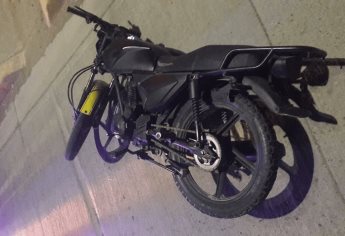 Camioneta «atropella» a motociclista y se da a la fuga en Guasave