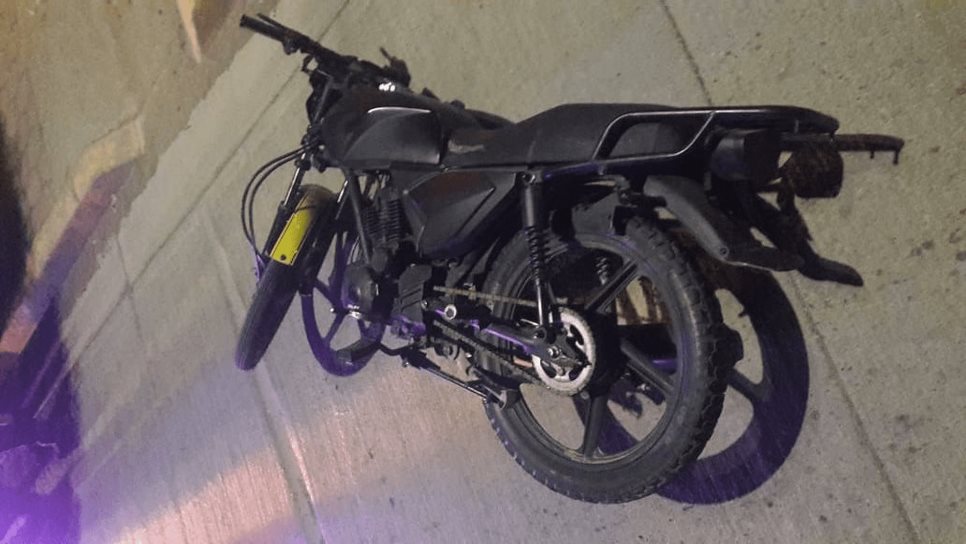 Camioneta «atropella» a motociclista y se da a la fuga en Guasave