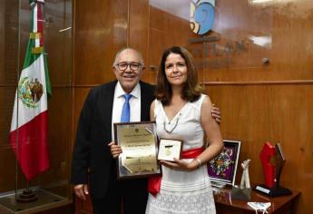 Entregan regidores medalla al Mérito Femenino 2021