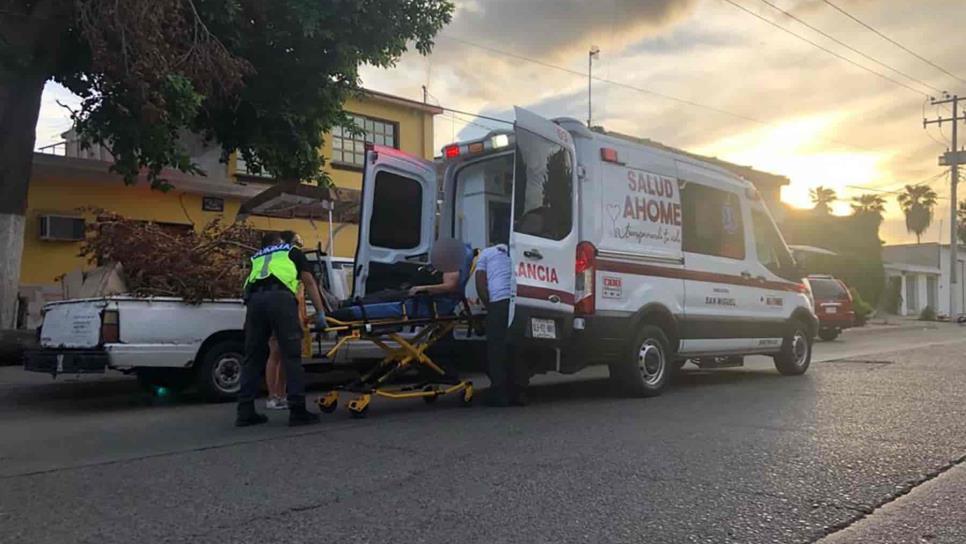 Conductor embiste en su camioneta a una motociclista