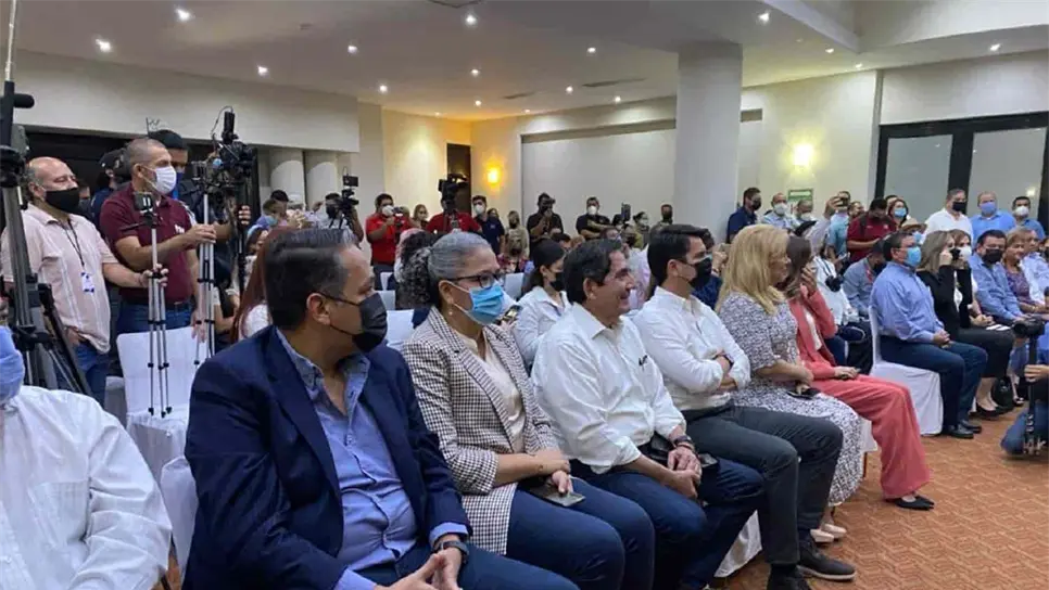 Rocha Moya elige a «conciencia» a su gabinete